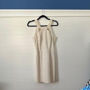Elegant Banana Republic Size 4 Cream Sleeveless Dress